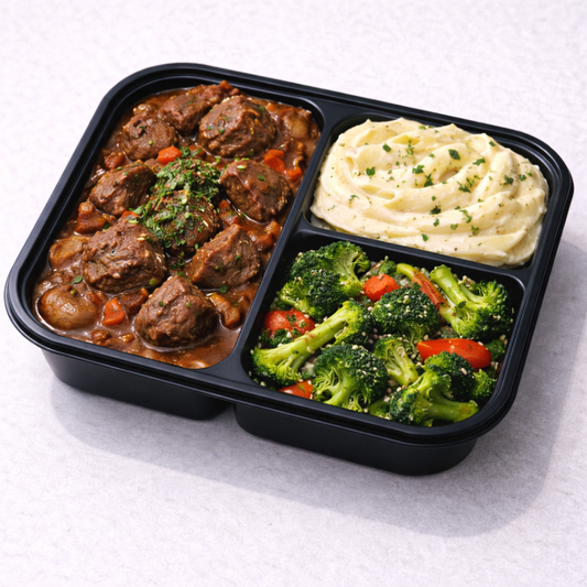 Carne de Res Guisada con Papa Majada y Stir Fry de Brocoli